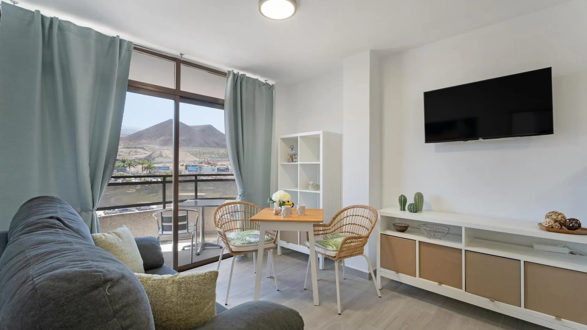 Apto Shasha Los Cristianos By Paramount Holidays Arona